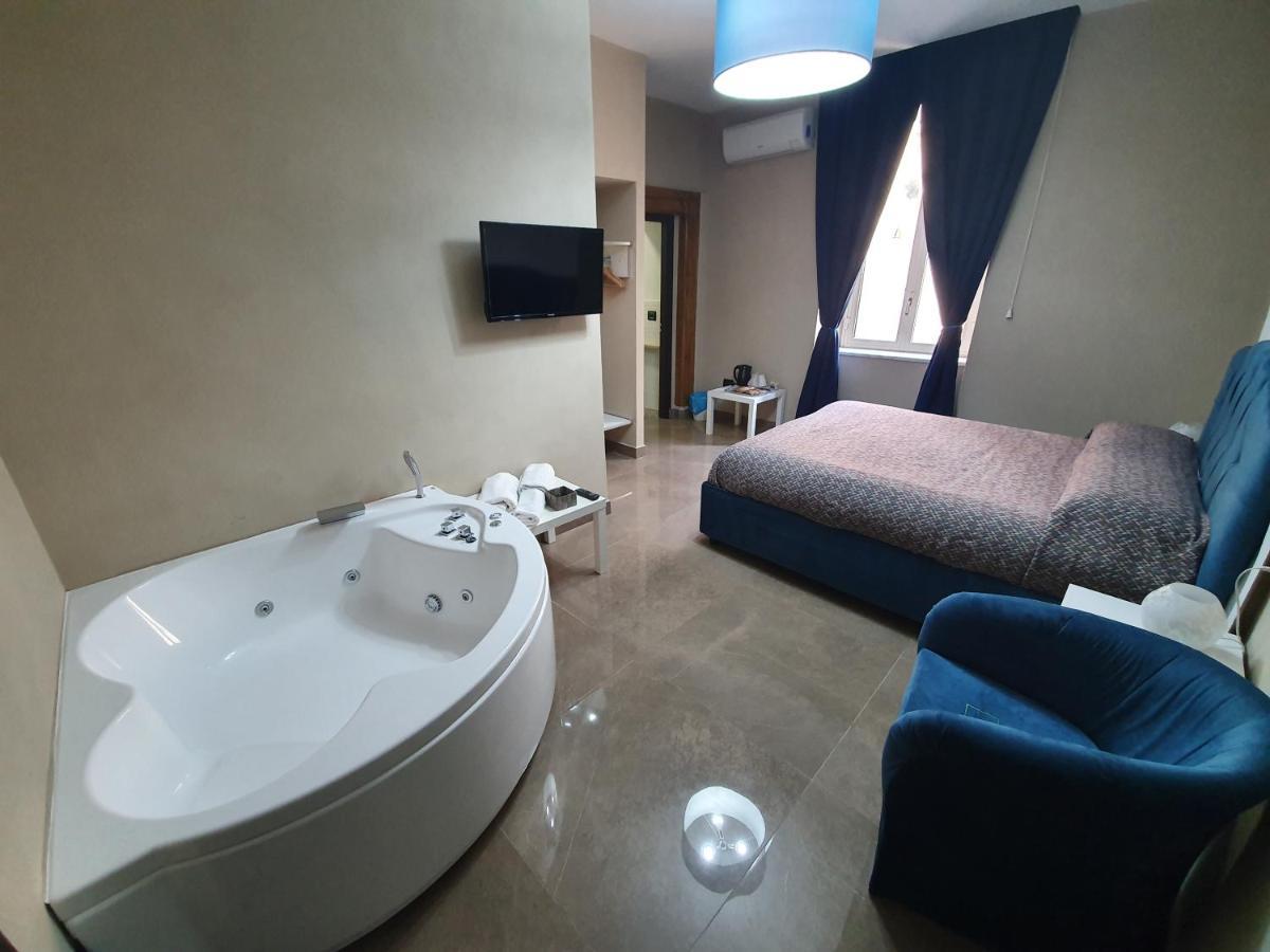 Beverello Suite Napels Buitenkant foto