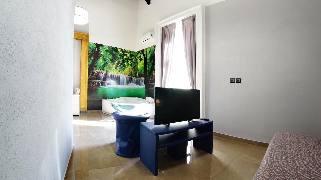 Beverello Suite Napels Buitenkant foto